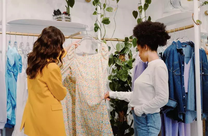 vendeuse-pret-a-porter